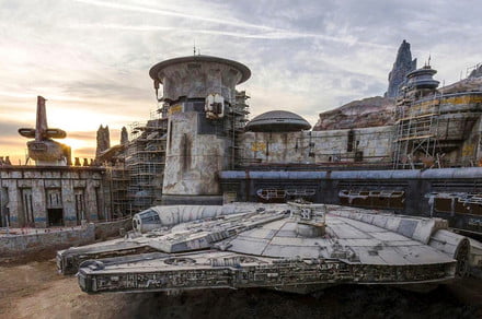 Disney reveals epic first picture from Star Wars: Galaxy’s Edge attraction