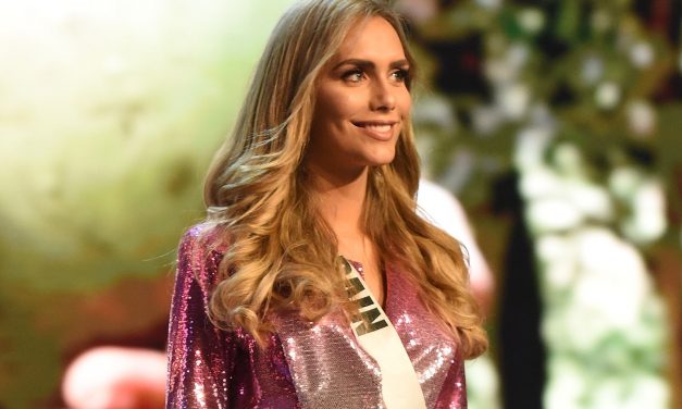 Miss Universe paid tribute to its first transgender competitor, Miss Spain, and made viewers emotional