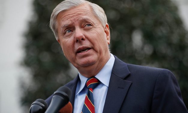 Lindsey Graham: Trump caving on border security ‘probably the end of his presidency’