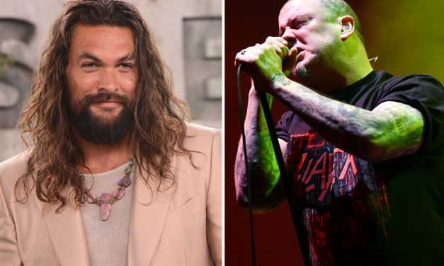 Jason Momoa joins Phil Anselmo on-stage to cover Pantera’s ‘This Love’