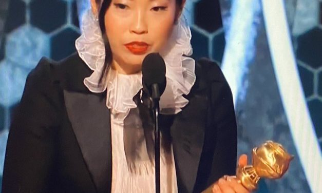 Awkwafina Dedicates Her Golden Globe to Her Dad: ‘I Told You I’d Get a Job’