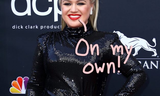 Kelly Clarkson Spotted Without Wedding Ring Days After Filing For Divorce From Brandon Blackstock