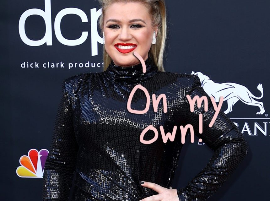 Kelly Clarkson Spotted Without Wedding Ring Days After Filing For Divorce From Brandon Blackstock