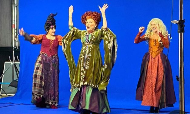 Bette Midler spark ‘Hocus Pocus’ hysteria with reunion pic