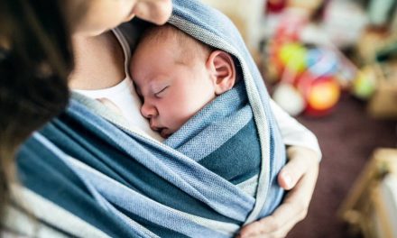 The Best No-Sew DIY Baby Wraps-Moby Style