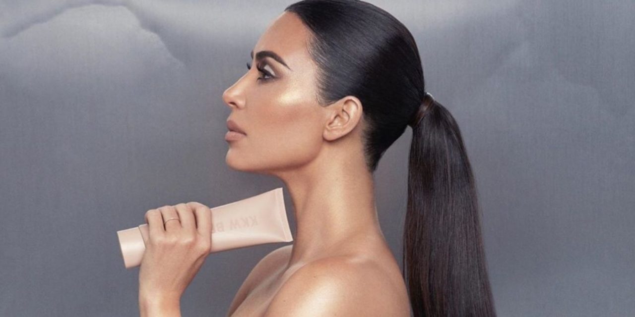 What To Know About Kim Kardashian’s Skin Disorder Psoriasis & How She Copes