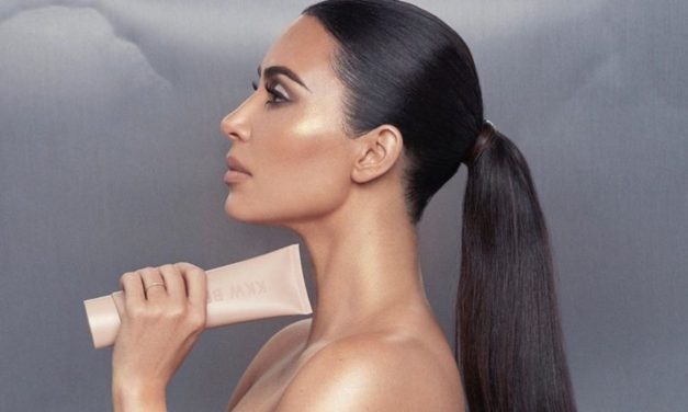What To Know About Kim Kardashian’s Skin Disorder Psoriasis & How She Copes