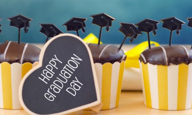 Here are Our Best Tips for Graduation Party Decorations, Food and More