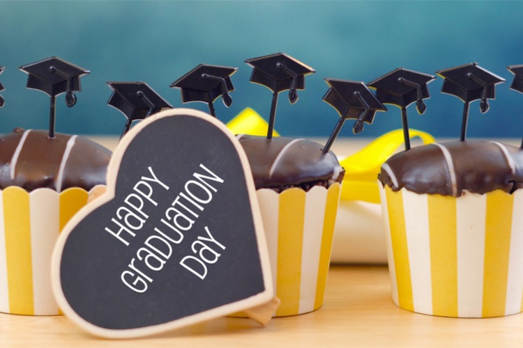 Here are Our Best Tips for Graduation Party Decorations, Food and More