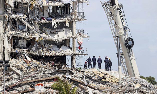 Families of the missing visit site of Florida condo collapse