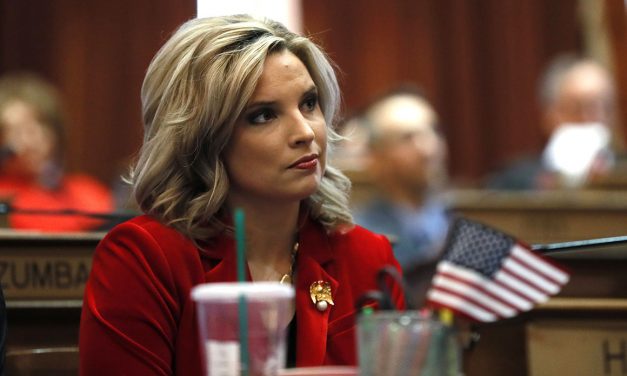 Iowa Republicans face dilemma after commission scrambles congressional map