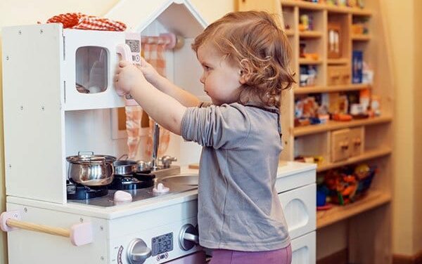 The BEST DIY Toddler Play Kitchen- Toy Kitchens for under $50